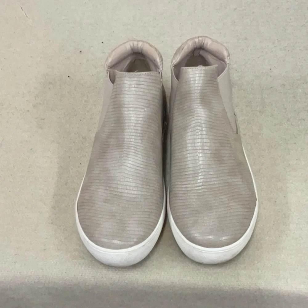 EUC Woman’s coconuts by Matisse ankle booties